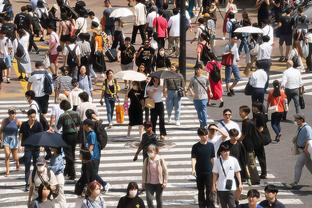 还得看你！里夫斯半场6中4贡献12分3板3助 湖人其余替补共得3分